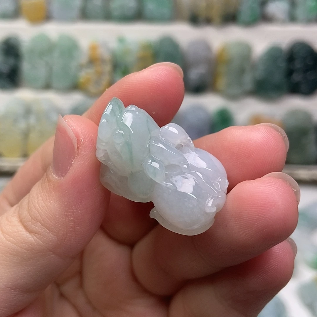 翡翠未镶嵌吊坠(赠链)