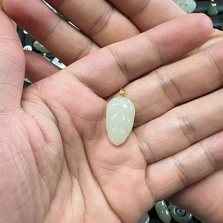 和田玉吊坠(不含链)18K金镶嵌