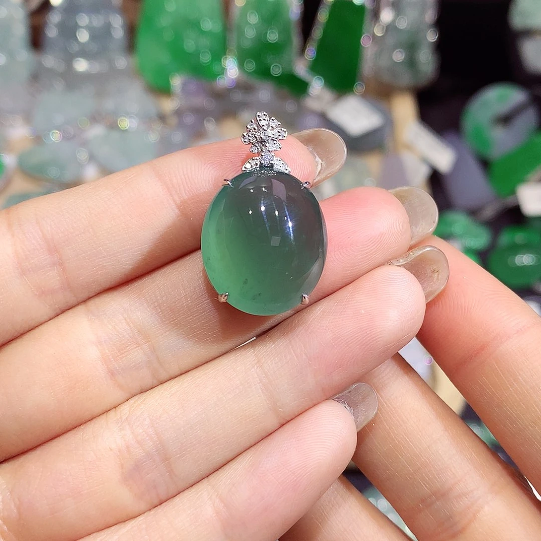 翡翠18K金镶嵌颈饰蛋