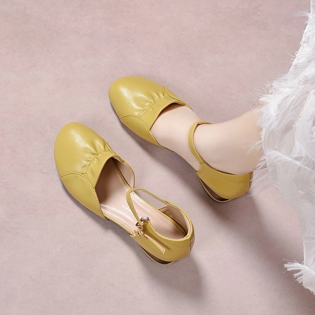 2025年春夏季新款芒果时尚百搭洋气中空包根一字扣带低跟包头凉鞋