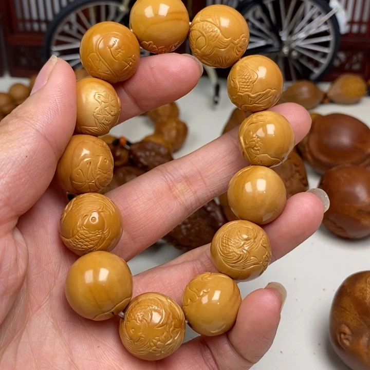 吊坠猴头核桃年年有余