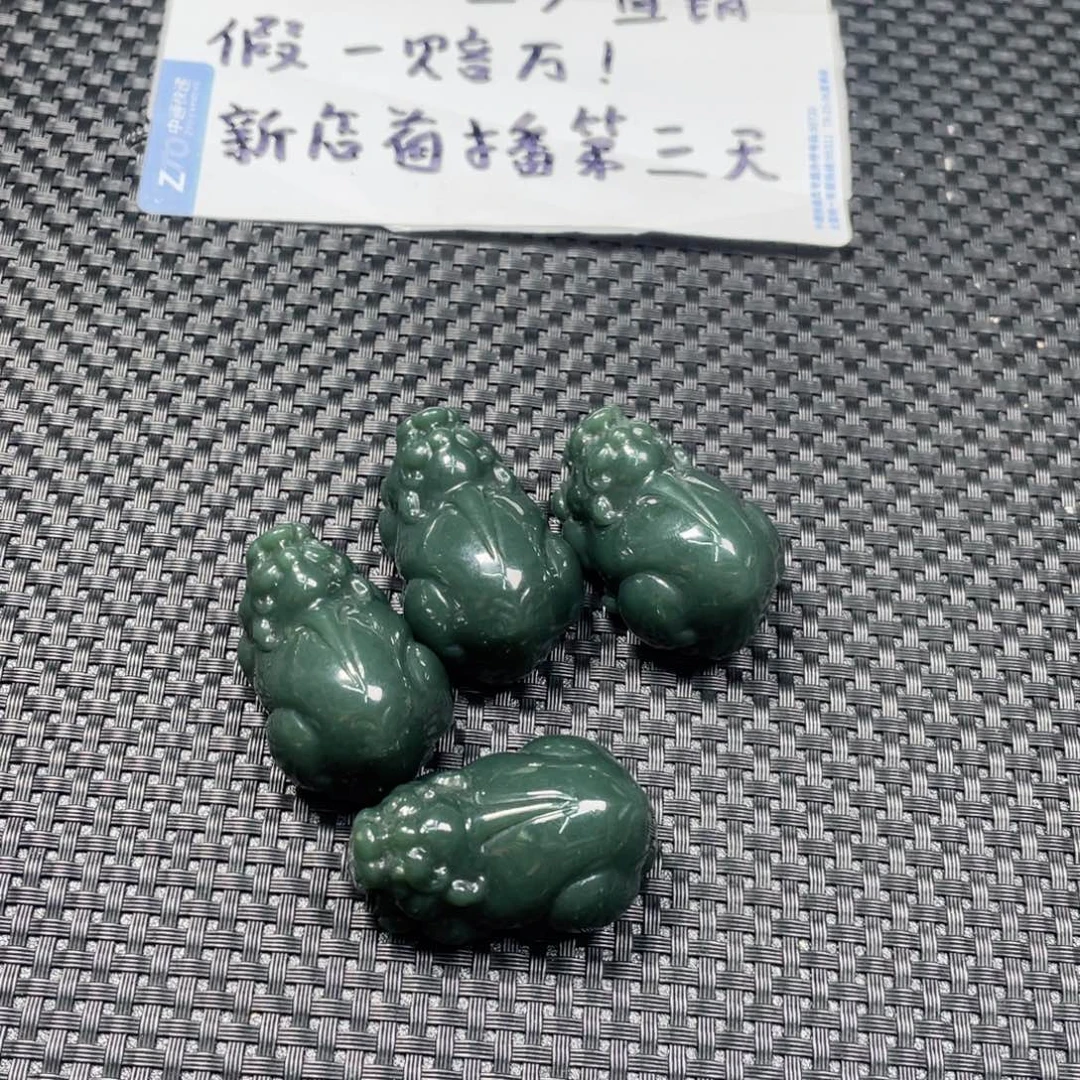 和田玉未镶嵌颈饰貔貅手把件