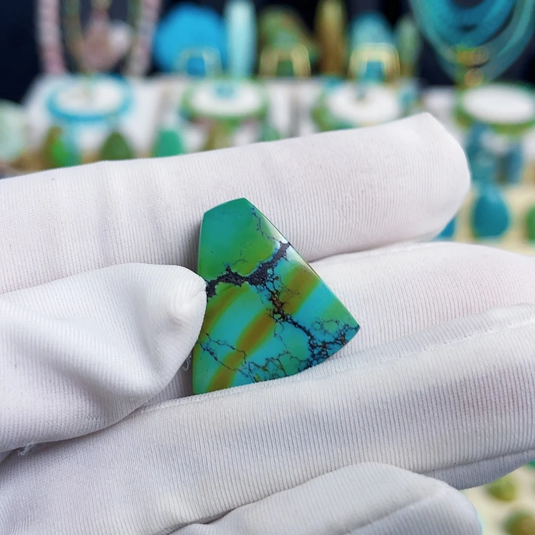 绿松石未镶嵌颈饰