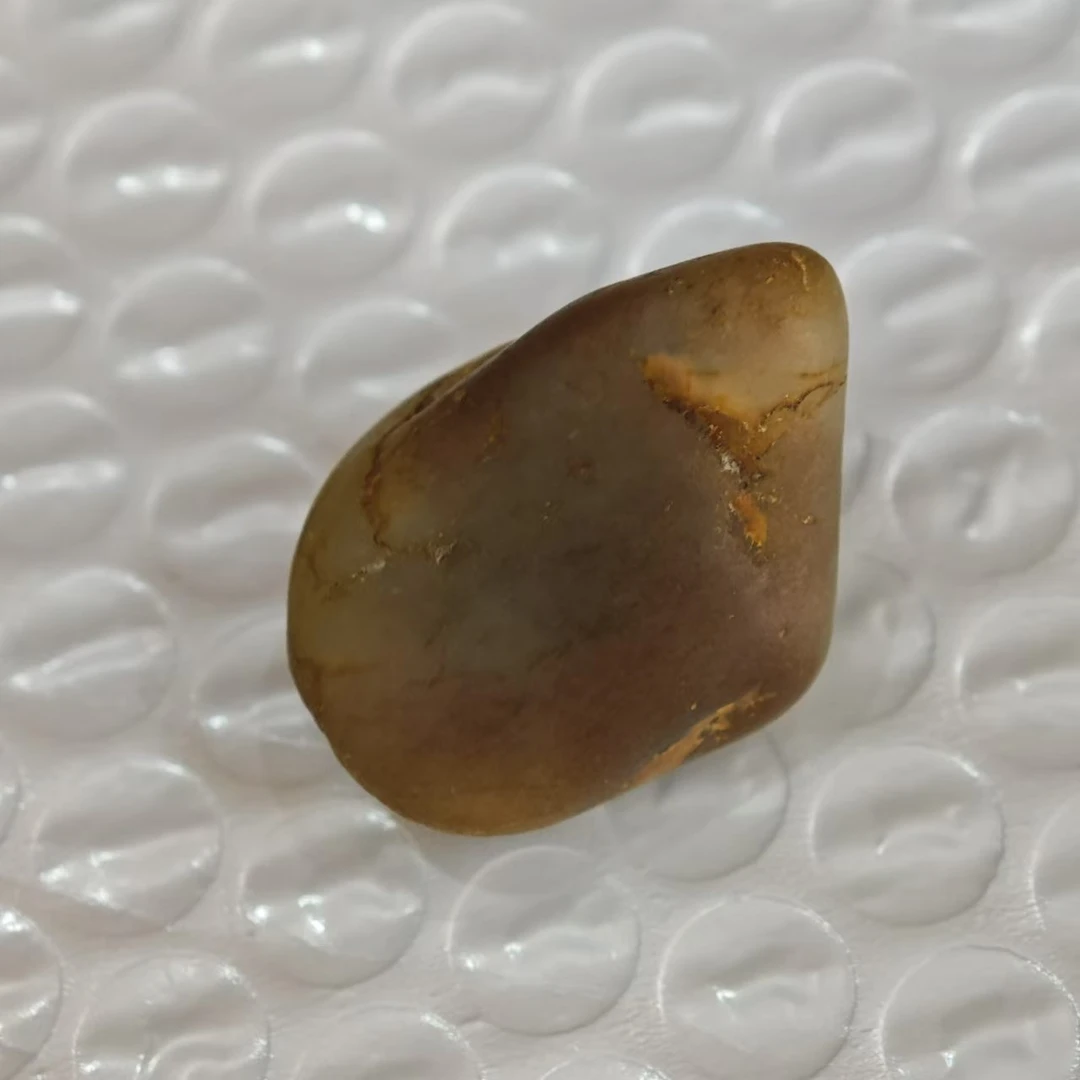 126和田玉随型吊坠