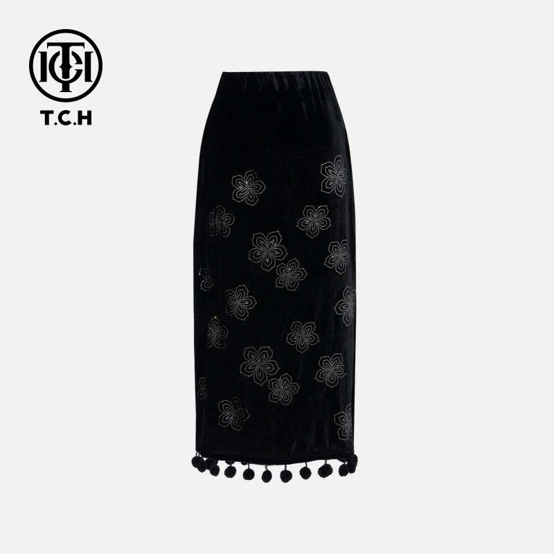 TCH-时尚潮牌黑色花卉烫钻丝绒薄款半裙T75B22E1006