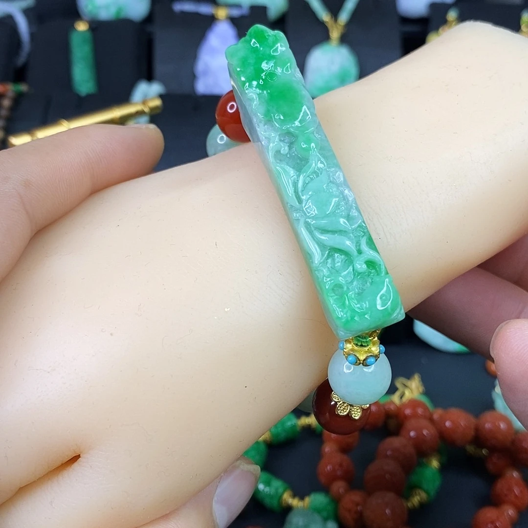 颈饰未镶嵌翡翠手链