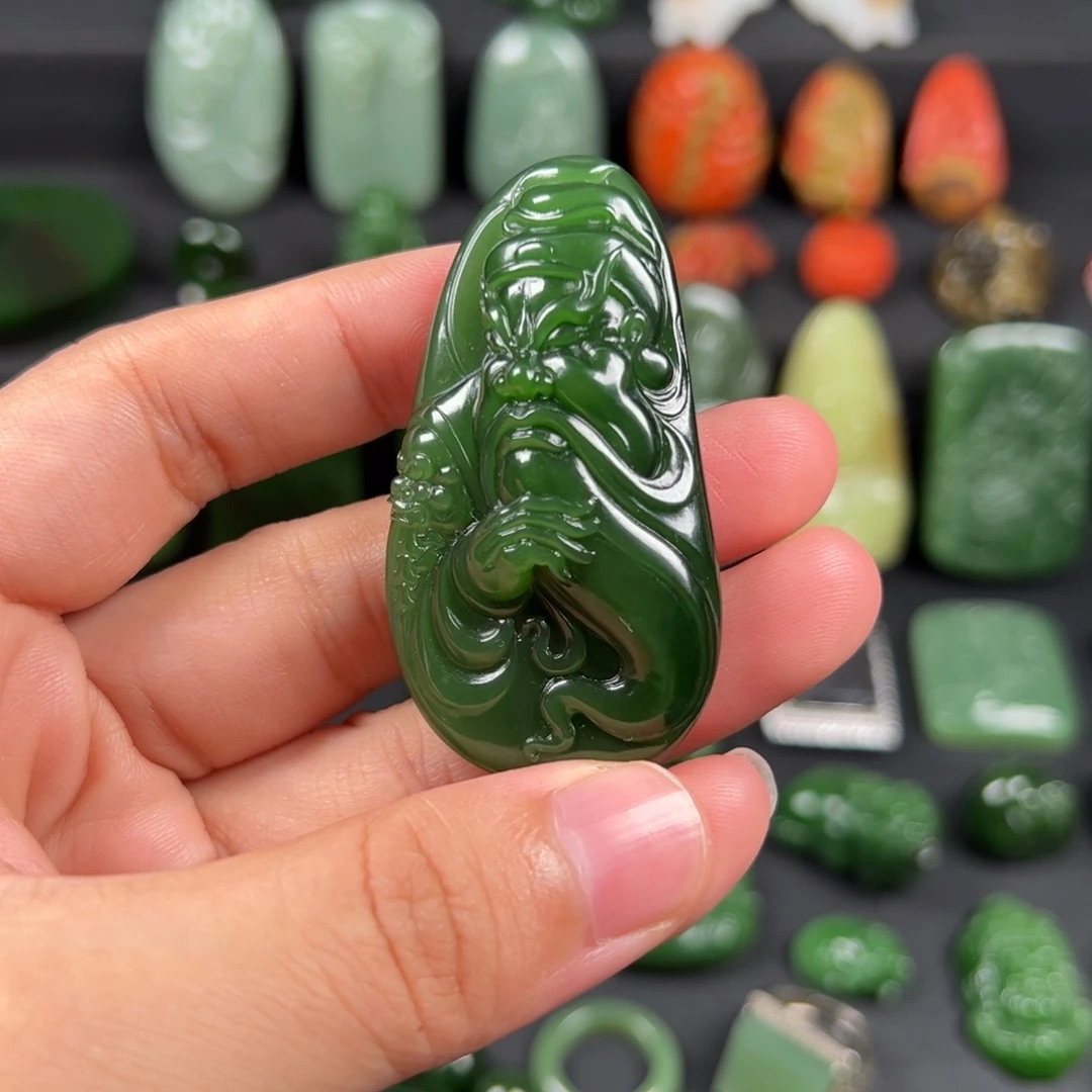 颈饰未镶嵌和田玉（碧玉）