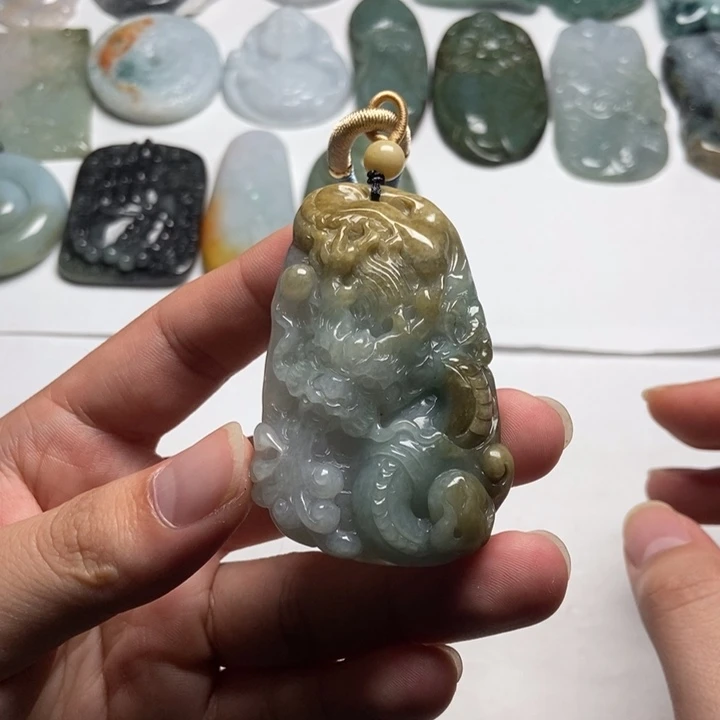 翡翠未镶嵌颈饰龙牌26