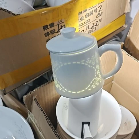 瓷玲珑大号办公杯两个带茶漏带盖子微瑕疵