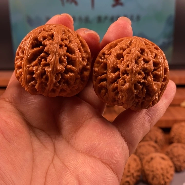 文玩核桃吊坠40大粗筋