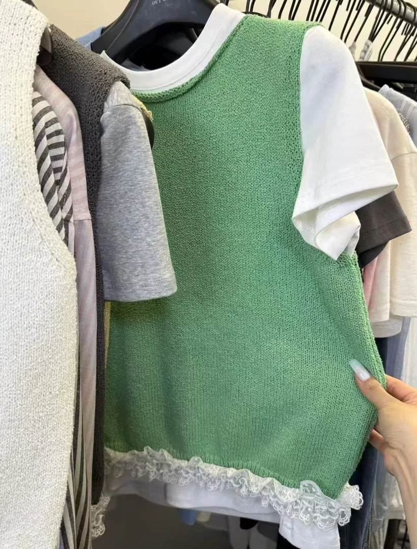 下摆拼接白色蕾丝感觉的绿色针织背心 颜色也超美