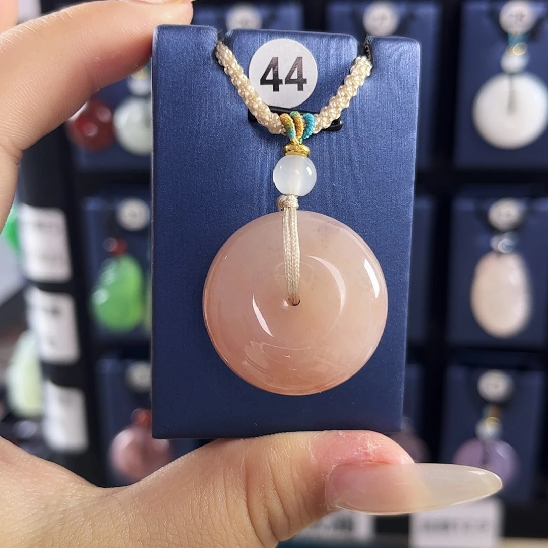 小****石英质玉未镶嵌颈饰
