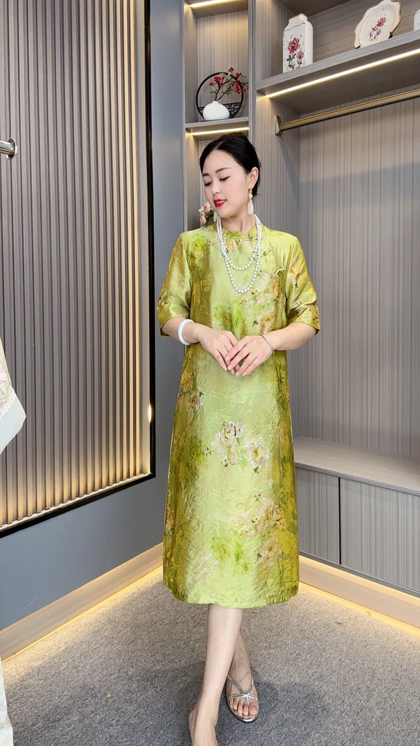 如懿YJ1009新中式妈妈装国风立领优雅气质复古遮肉连衣裙