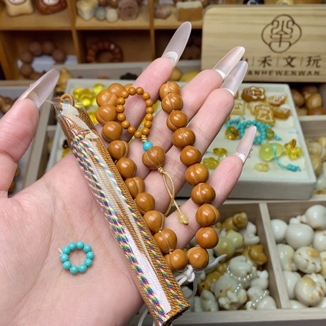 猴头核桃手串11奶油泡芙手持主播同款屁桃滴流金色流苏小绿卡环