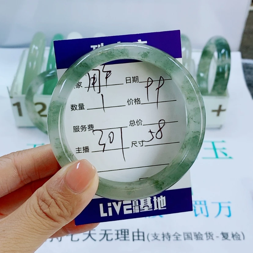 【闪购商品】未镶嵌手镯石英质玉301