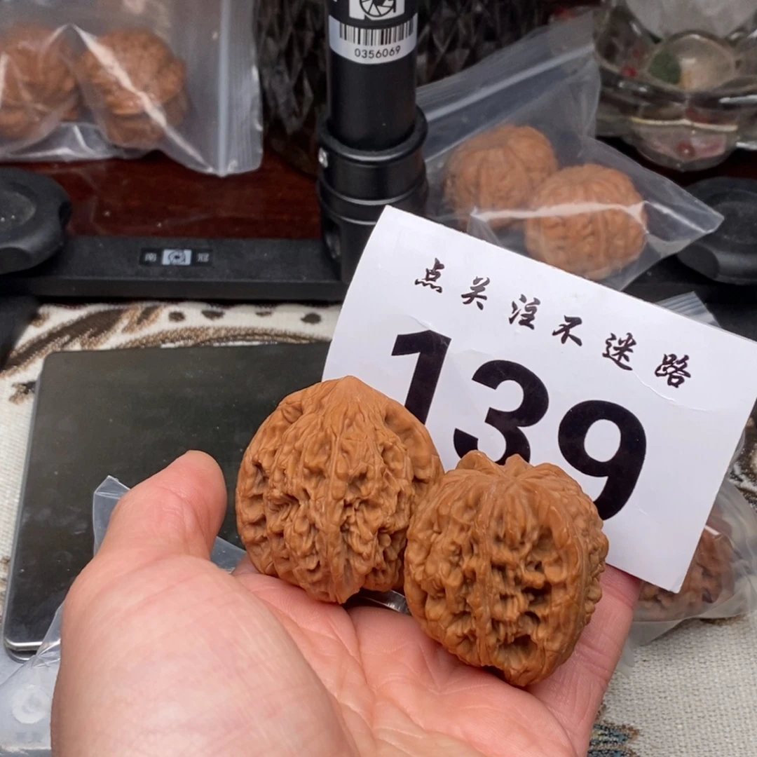 文玩核桃吊坠42虎头