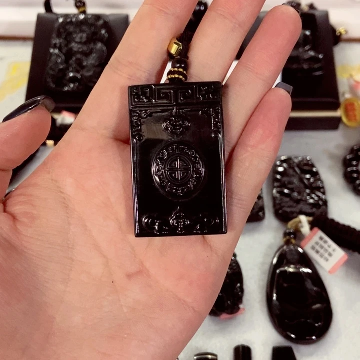 昆***学翡翠未镶嵌颈饰翡翠