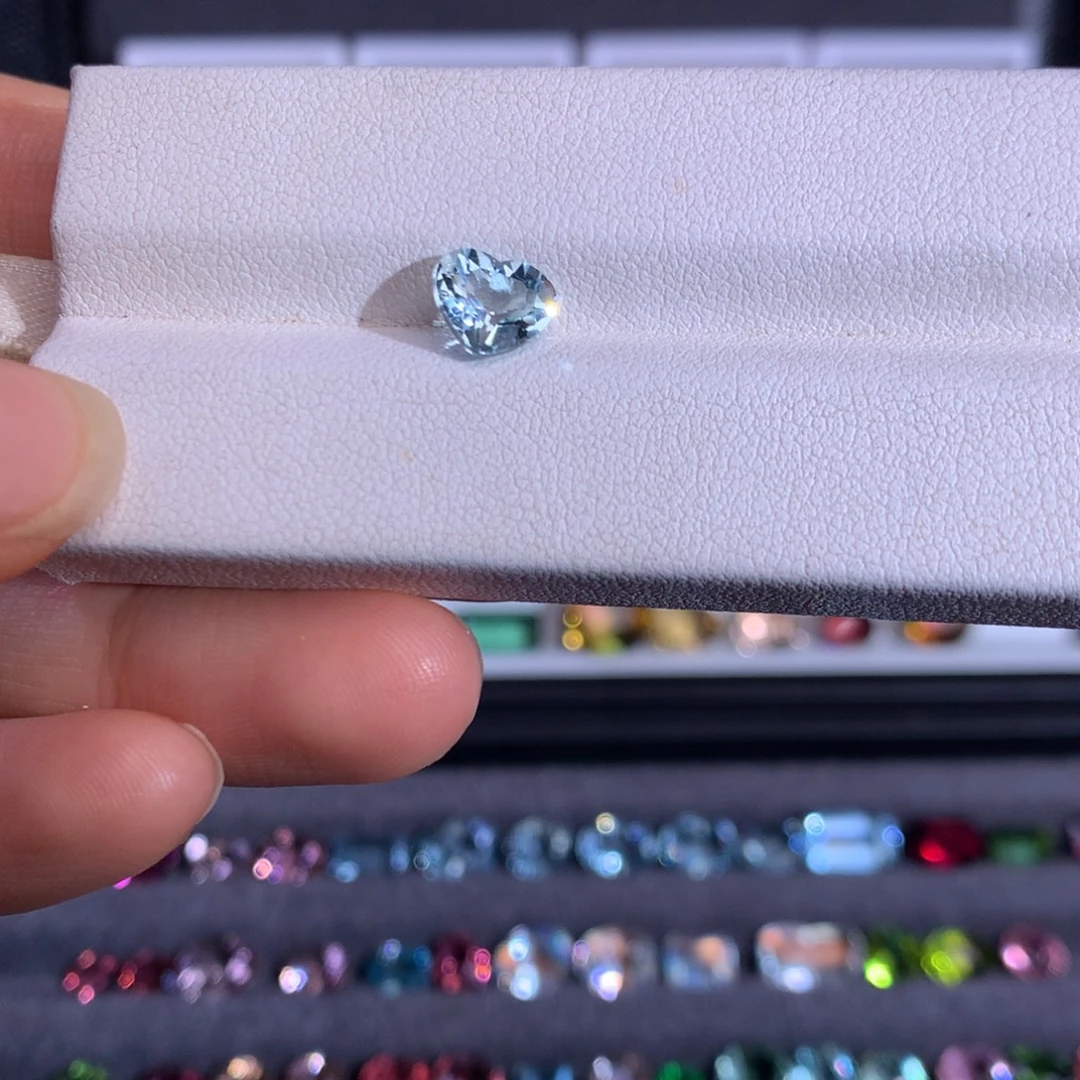 未镶嵌笔搁海蓝宝石1.3ct