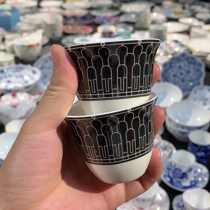 瓷片两个茶杯茶杯
