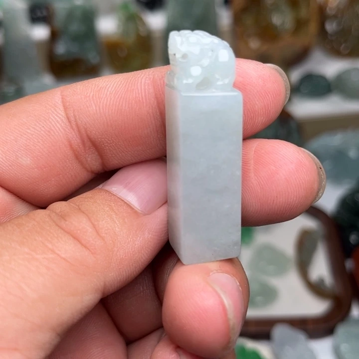 颈饰未镶嵌翡翠印章