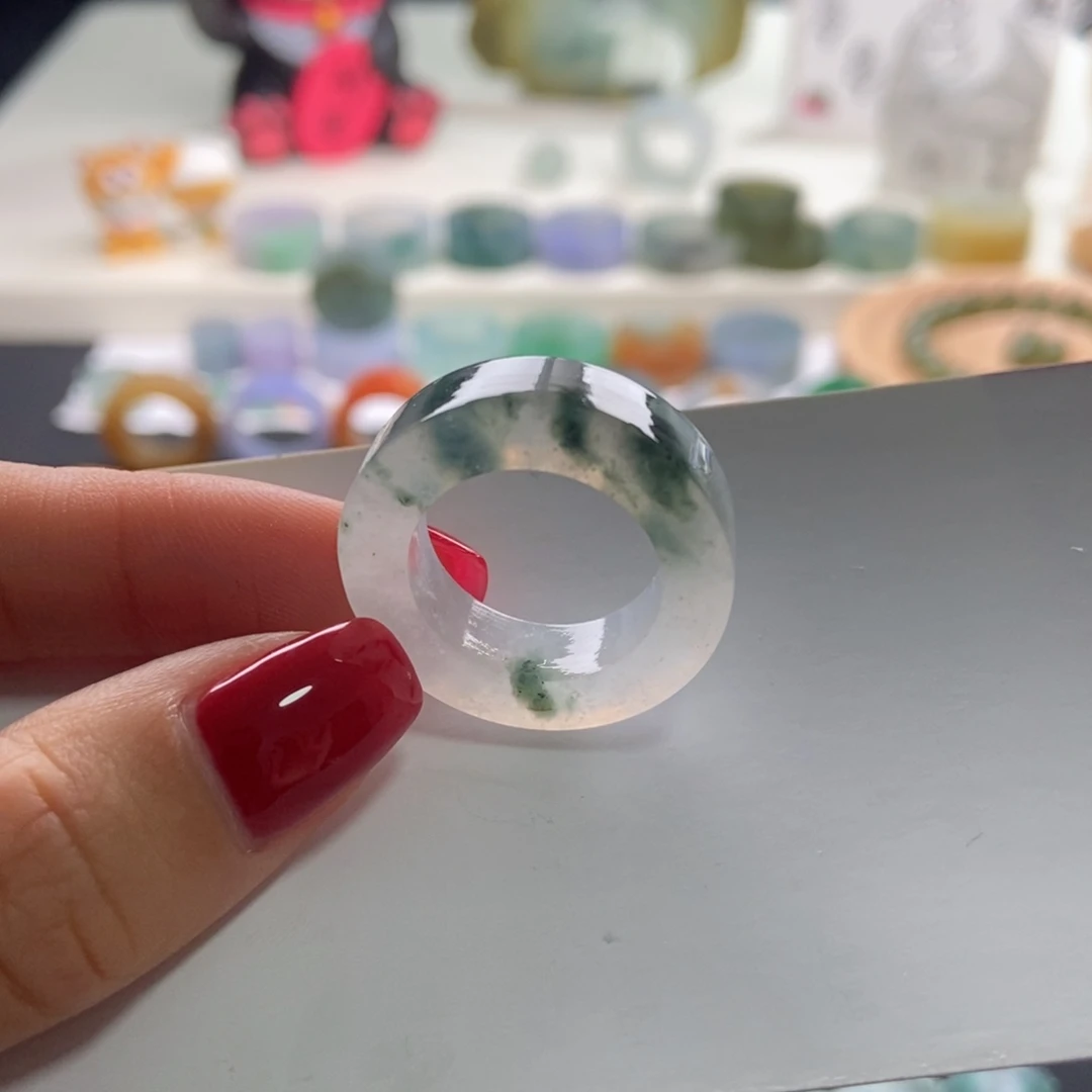 未镶嵌定制翡翠冰飘绿