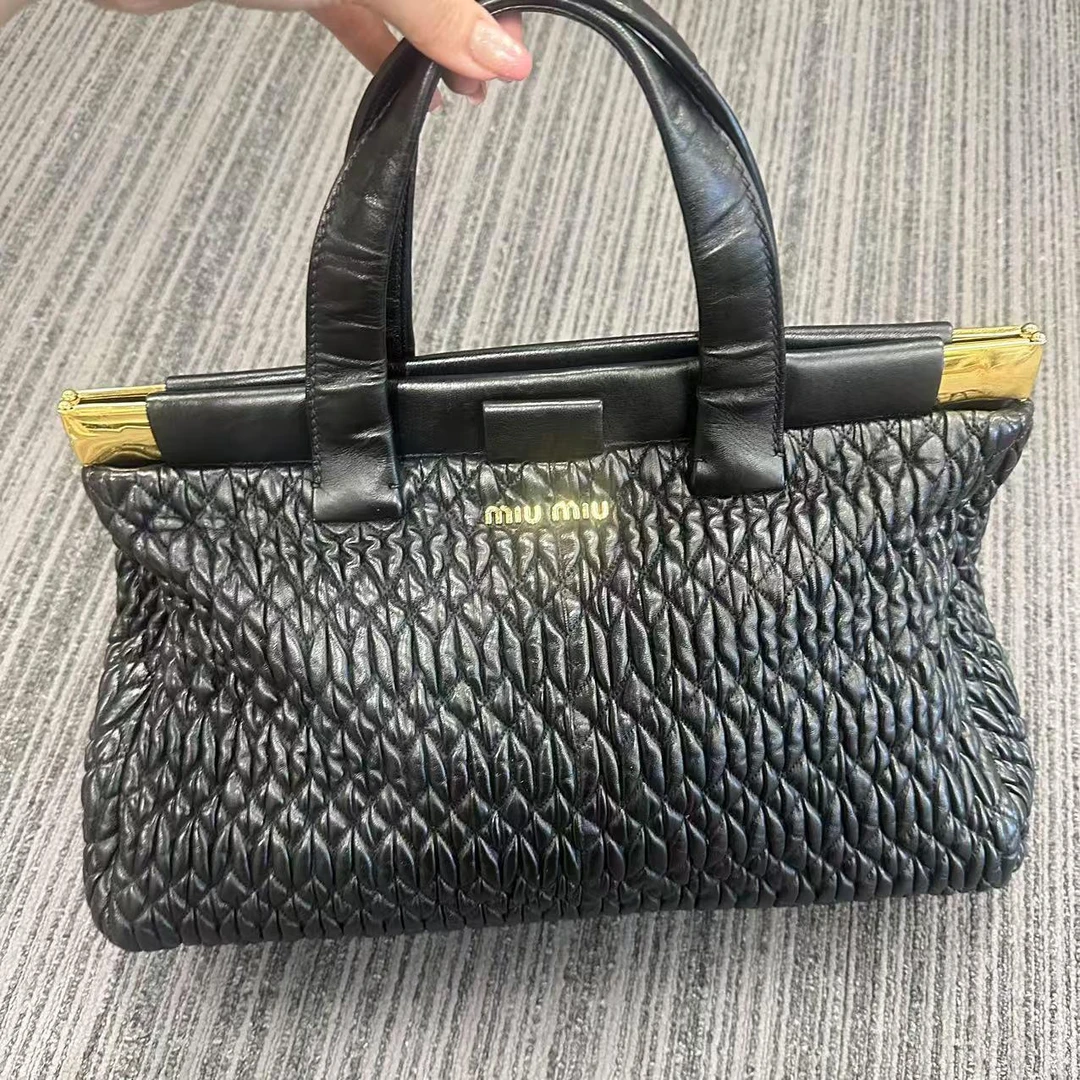 95新 MIU MIU/缪缪 缪缪 15007黑色褶皱/二奢包包