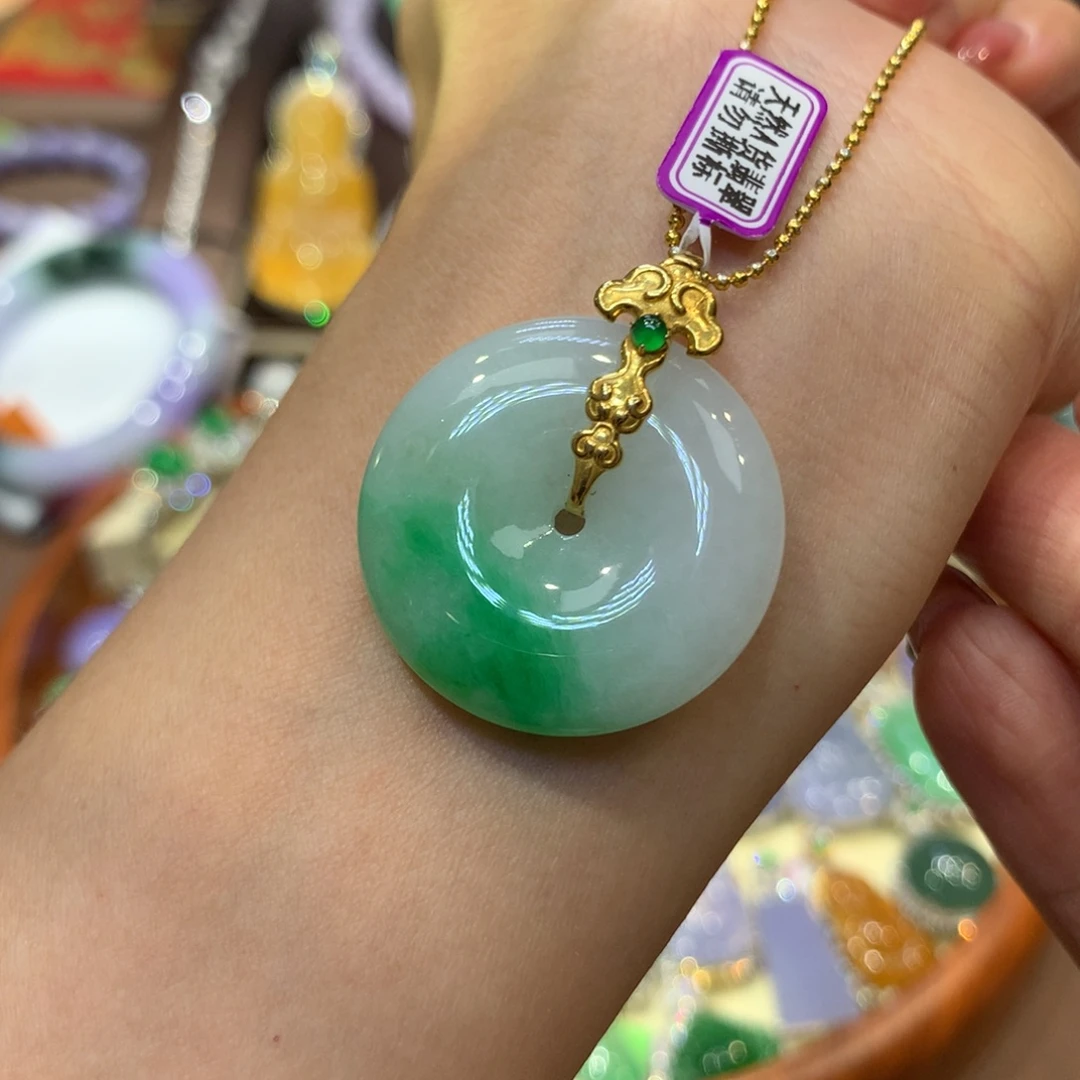 翡翠18K金镶嵌颈饰