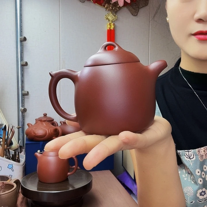 在***中茶壶紫砂秦权半手微瑕，280毫升，底槽清