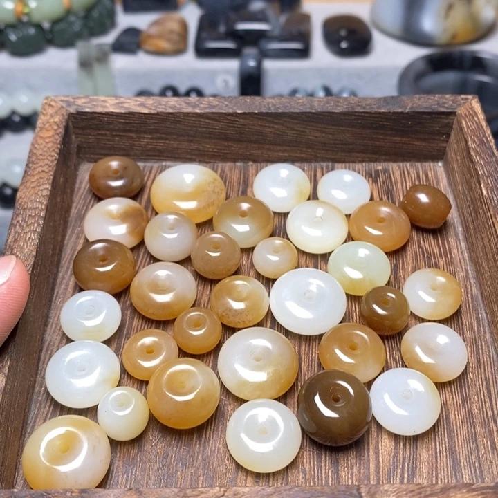 和田玉（糖玉）未镶嵌颈饰