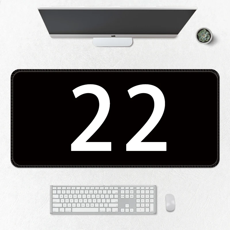 老何专属【22号】动漫鼠标垫超大号办公电脑桌垫游戏电竞加厚锁边