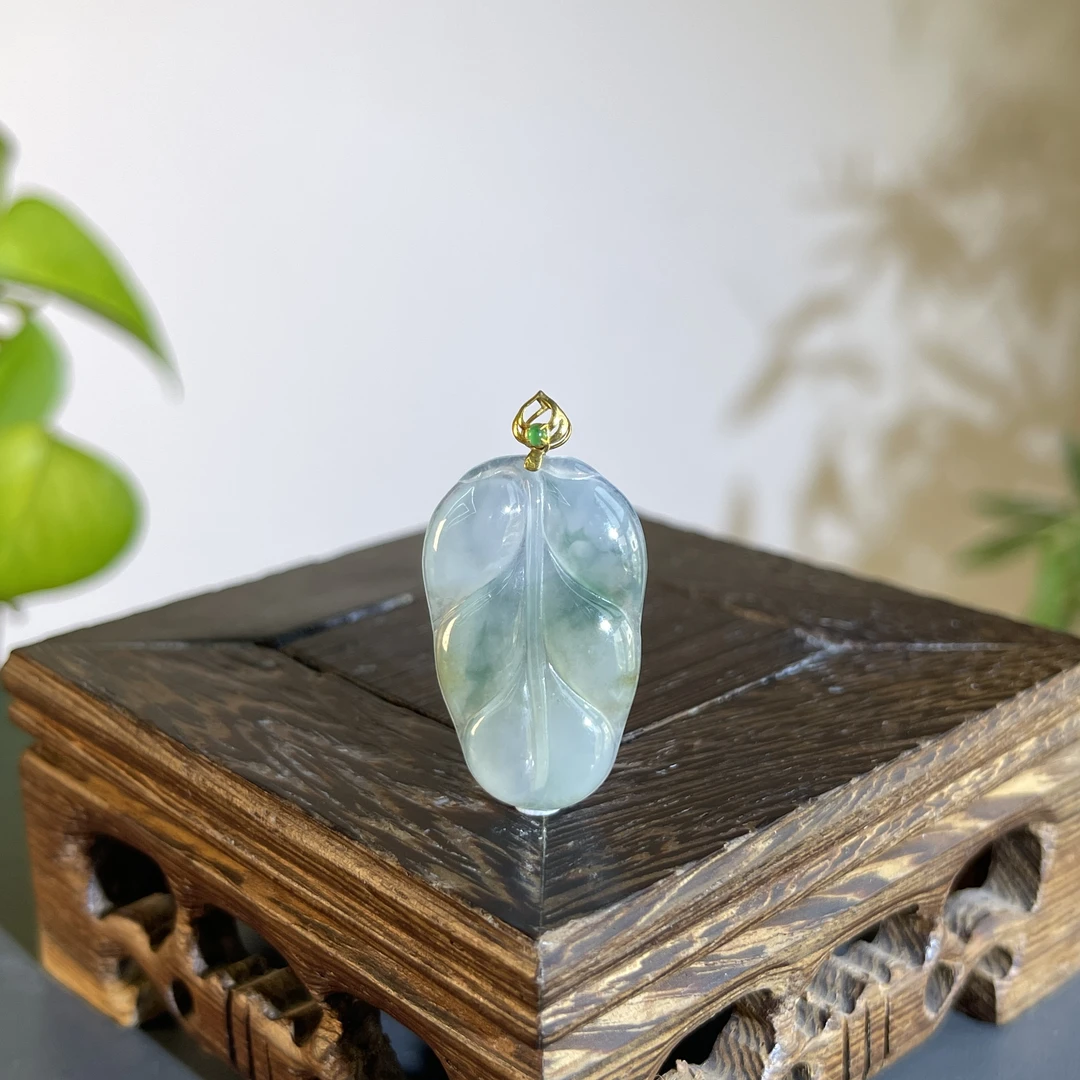 JCB12-303   天然缅甸A货翡翠   18K扣头金枝玉叶