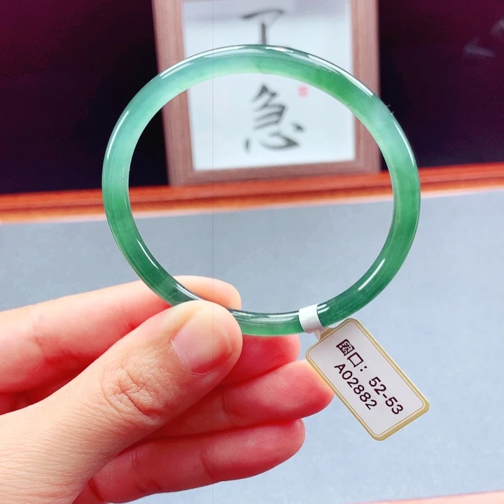 未镶嵌手镯翡翠圆镯
