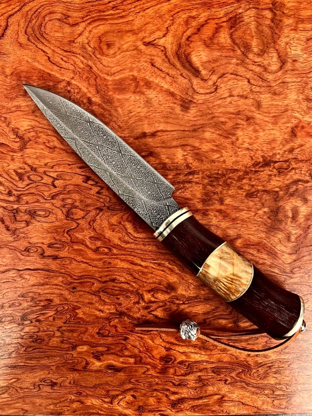 手工锻打龙鳞纹大马士革钢刀收藏礼品高硬度锋利求生户外小直刀具