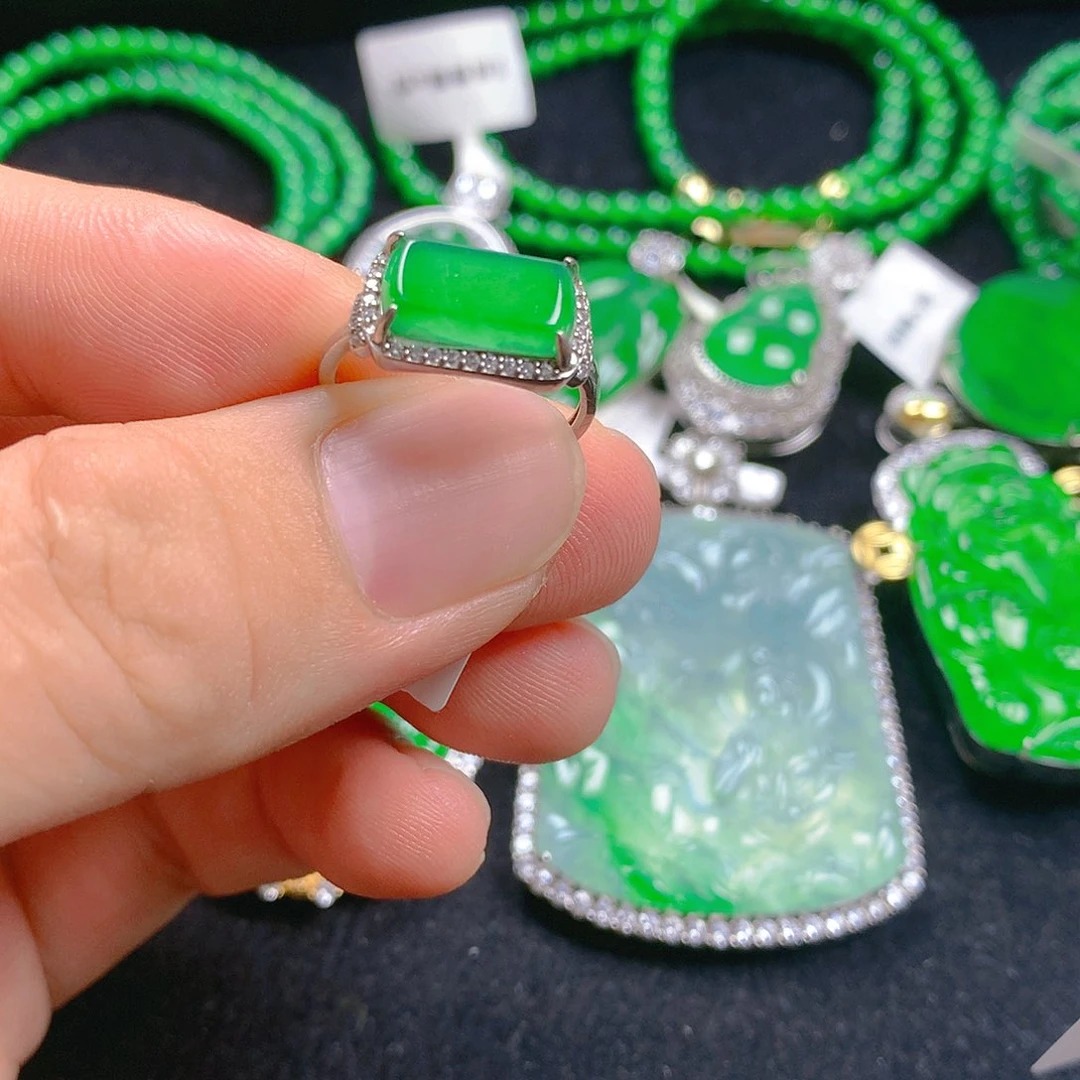 翡翠银S925镶嵌颈饰翡翠