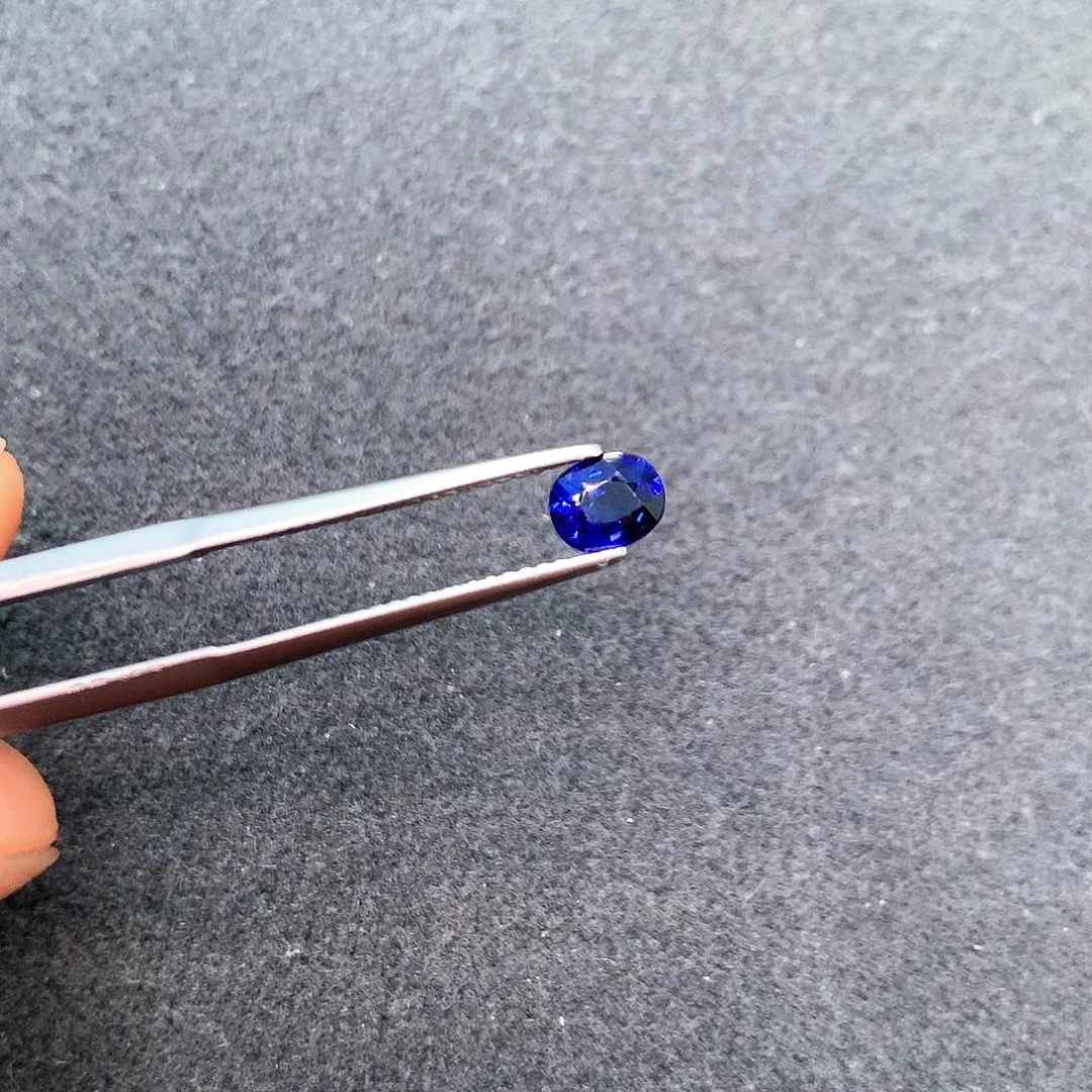 蓝宝石裸石未镶嵌66分皇家蓝