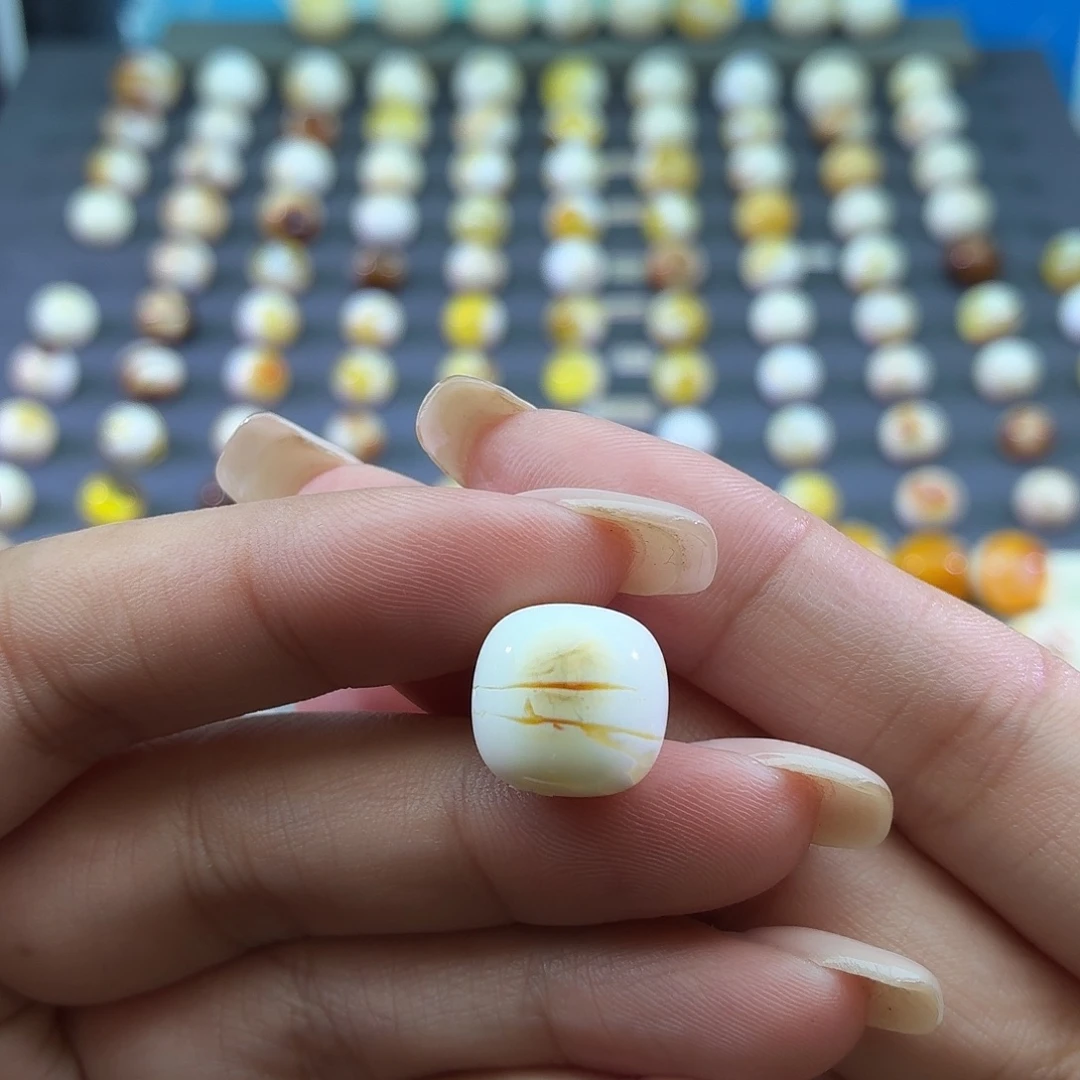 琥珀未镶嵌裸石13+