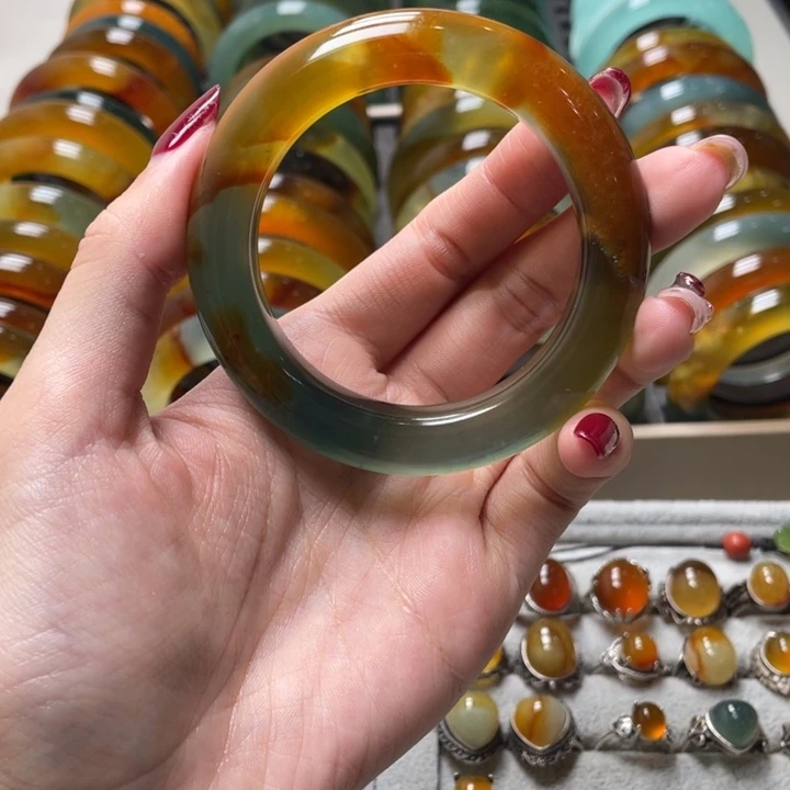 鹤***山蛇纹石玉未镶嵌手镯