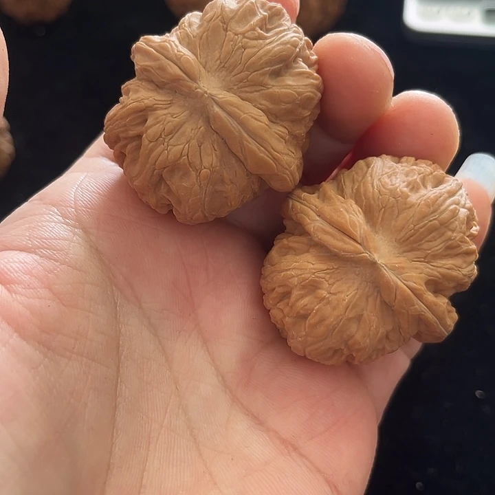 文玩核桃把件边38肚41左右瑕疵元宝，编号021