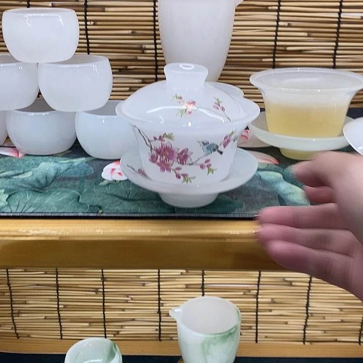 白玉喜上眉梢琉璃盖碗