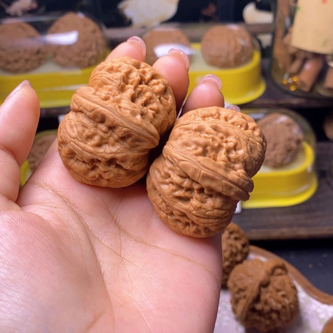 文玩核桃把件元宝45微修尖