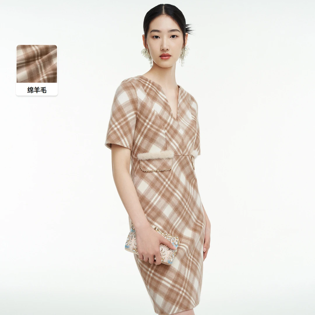 【晨粉专享价】冬季复古格纹羊毛V领保暖内搭连衣裙女