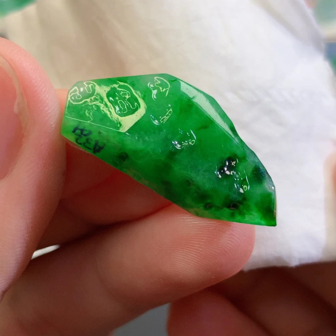 【闪购商品】翡翠未镶嵌颈饰