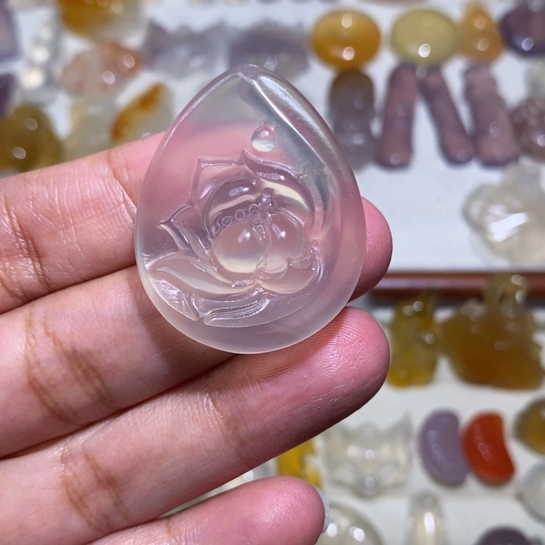 未镶嵌颈饰玛瑙/玉髓荷花