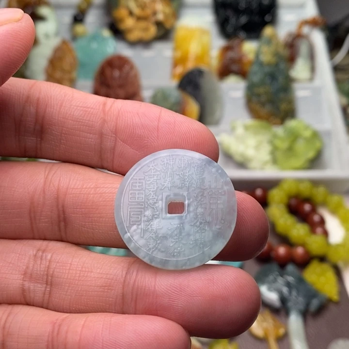 蛇纹石玉未镶嵌颈饰