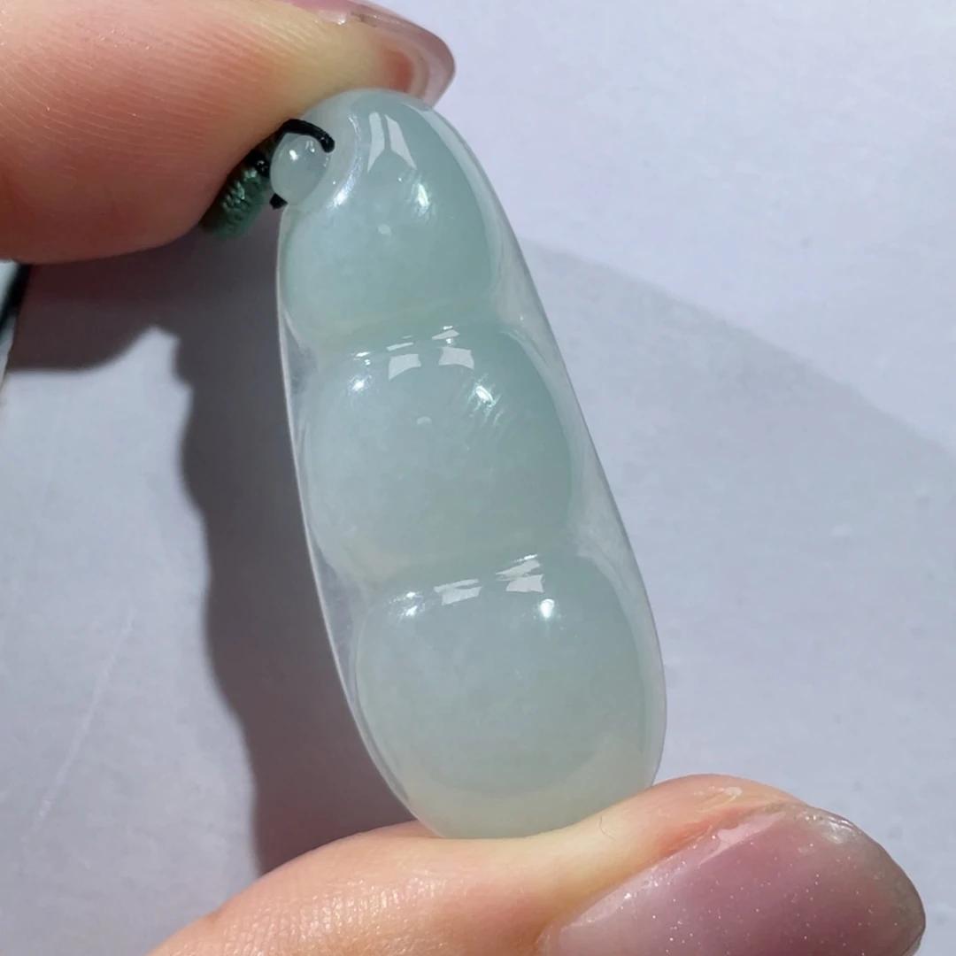 翡翠未镶嵌颈饰豆子
