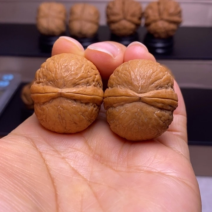 文玩核桃把件碧海龙珠40