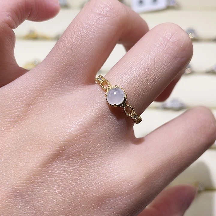 颈饰未镶嵌翡翠戒指