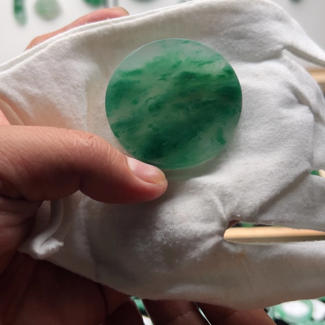 石英质玉未镶嵌颈饰