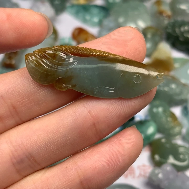 翡翠未镶嵌颈饰咪*陈