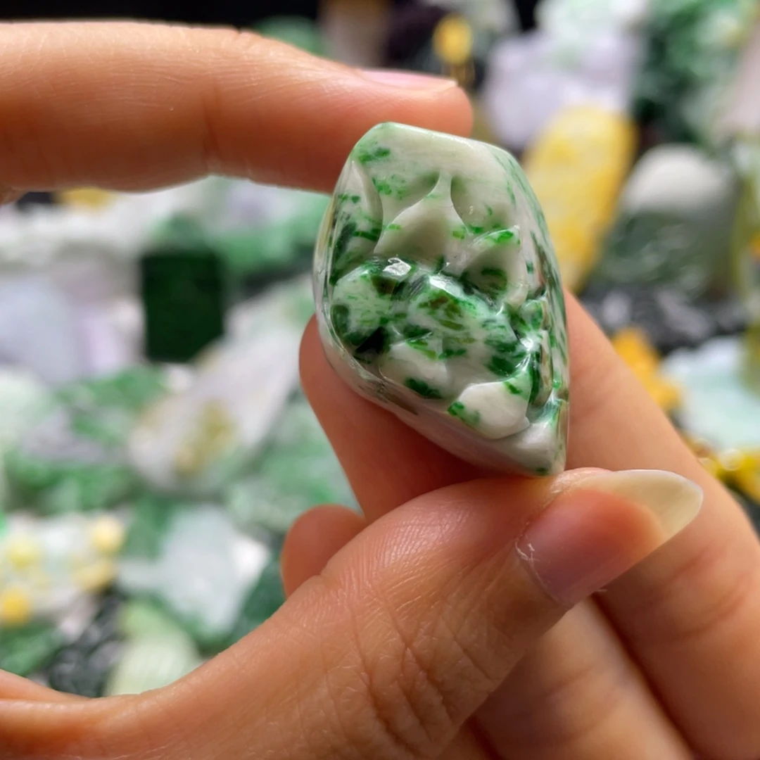 翡翠颈饰未镶嵌牌子